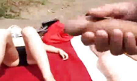 Séduisante mamie Dolly porno japonais famille Bee pénétrée avec une jeune bite